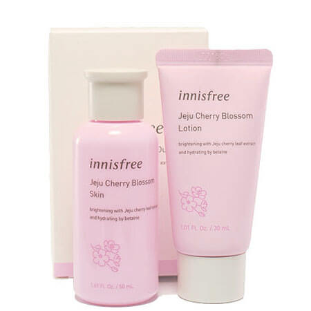 Innisfree Jeju Cherry Blossom Duo Kit Set 2 pcs เซ็ตน้ำตบและโลชั่นเพิ่มความสดใส ให้ผิวกระจ่างใสมีชีวิตชีวา พร้อมกลิ่นหอมธรรมชาติของผลไม้และดอกไม้